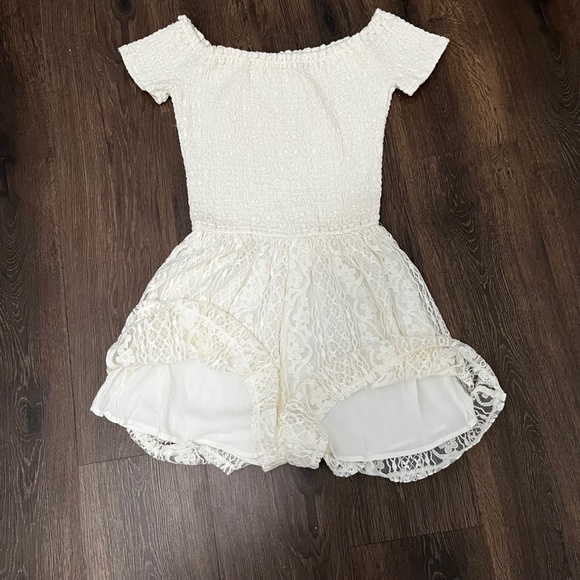Hollister Off the Shoulder Lace Romper - Picture 6 of 11